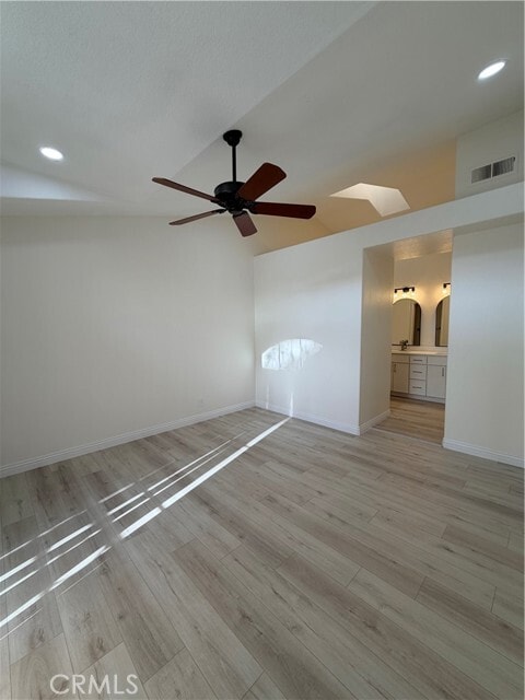 Building Photo - 21 Front Row Ln