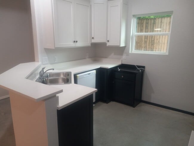 Building Photo - 221 San Angelo Ave