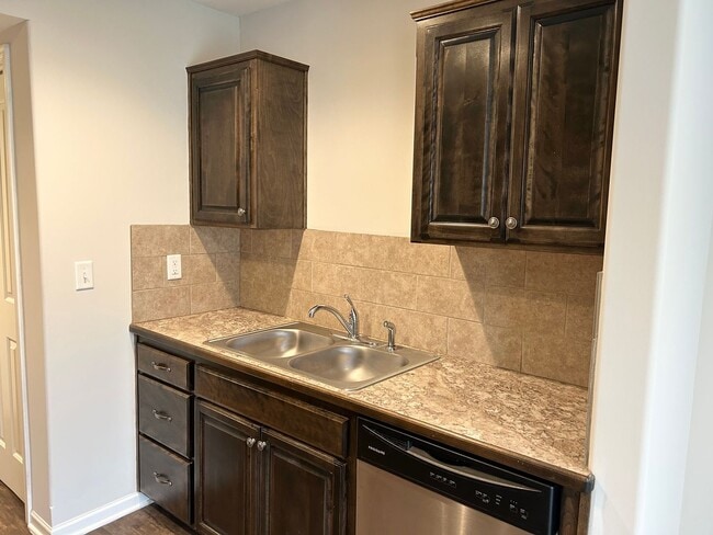 Building Photo - 3 Bed Townhome in Grain Valley