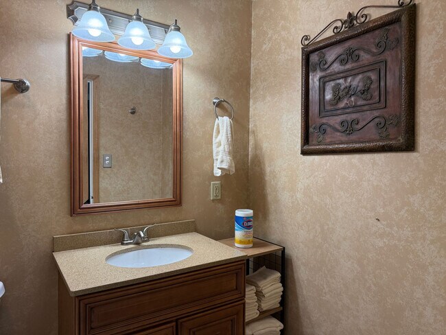 Building Photo - 501 N Dickson St