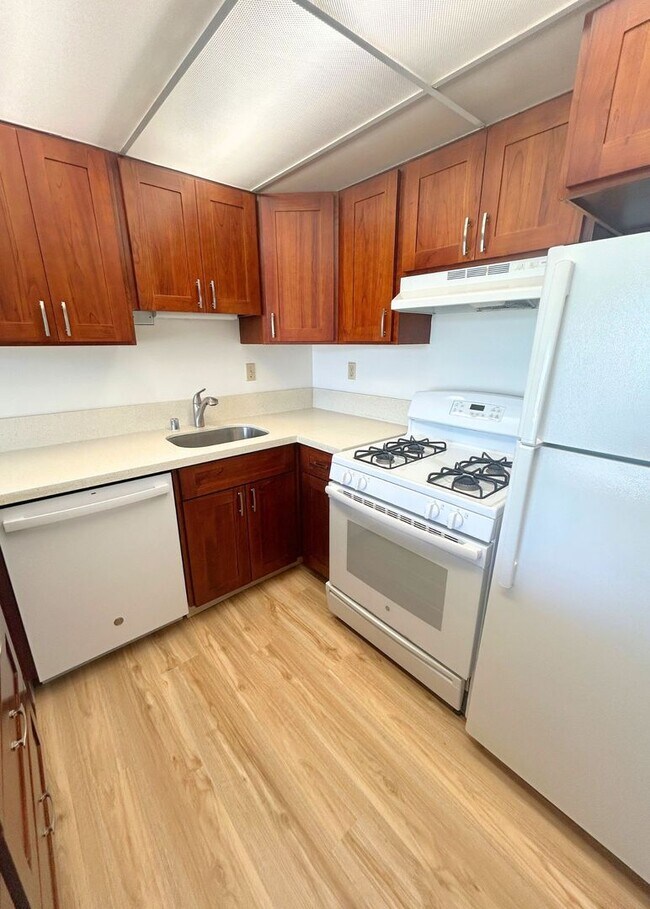 Building Photo - ATKINSON PLAZA 16TH FLOOR UPGRADED STUDIO ...