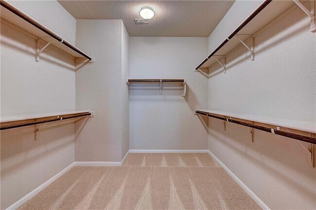 Building Photo - 2212 Bettylou Ln