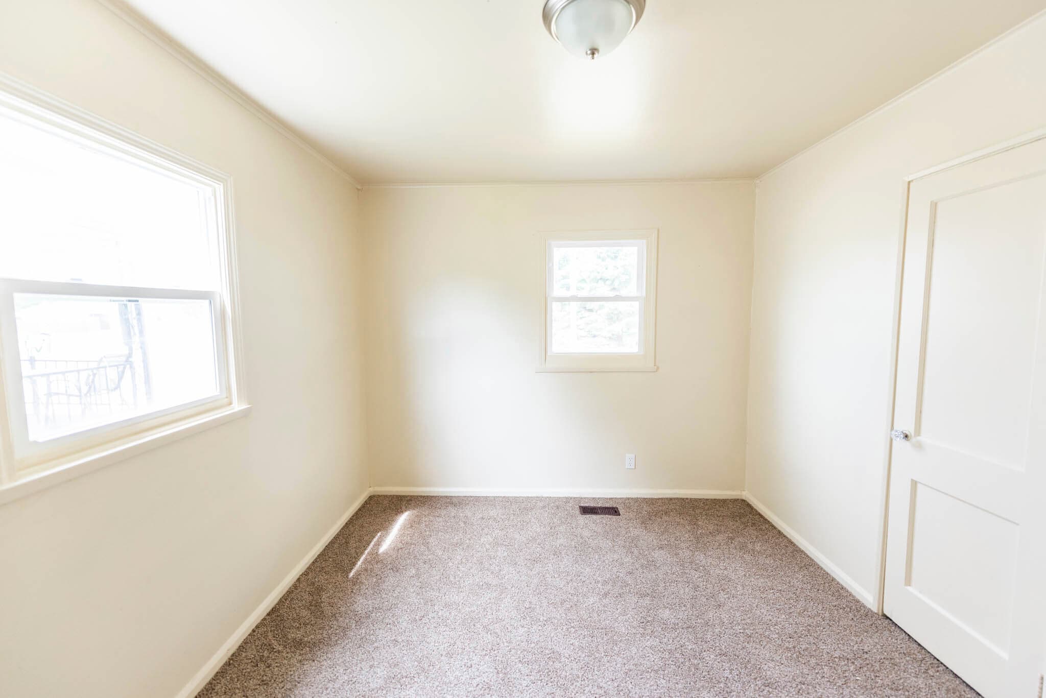 Building Photo - 1908 Taft Ave NE