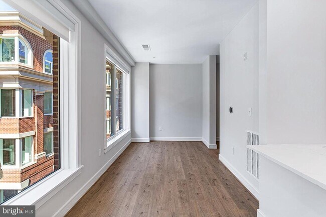 Building Photo - 635 Slaters Ln