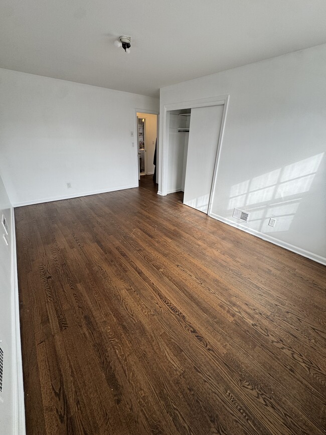 Building Photo - 737 Linden Ave