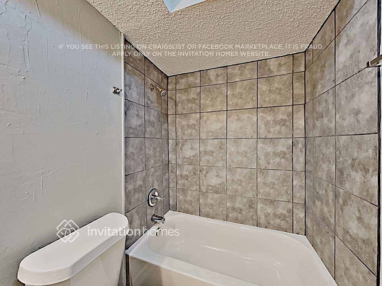 Building Photo - 2206 Cedarcrest Dr
