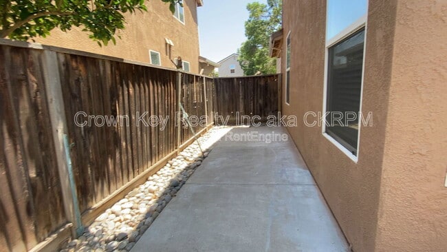 Building Photo - 435 Centre Ct Dr