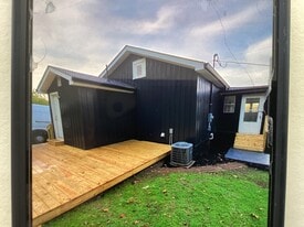 Building Photo - 65 Slocum Heights Rd