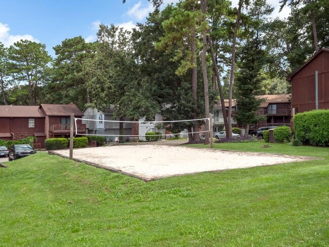 Building Photo - 2221 Timberwood Cir N