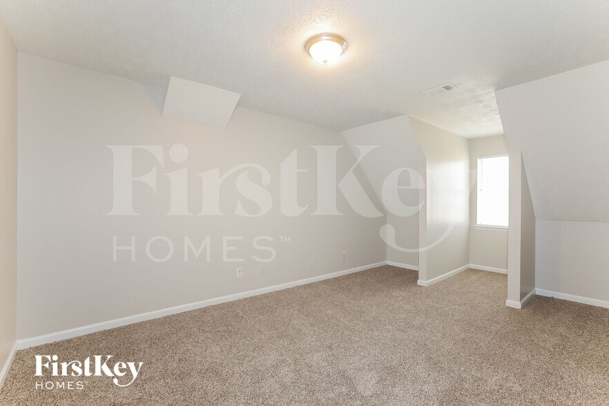 Building Photo - 8606 Sheridan Dr