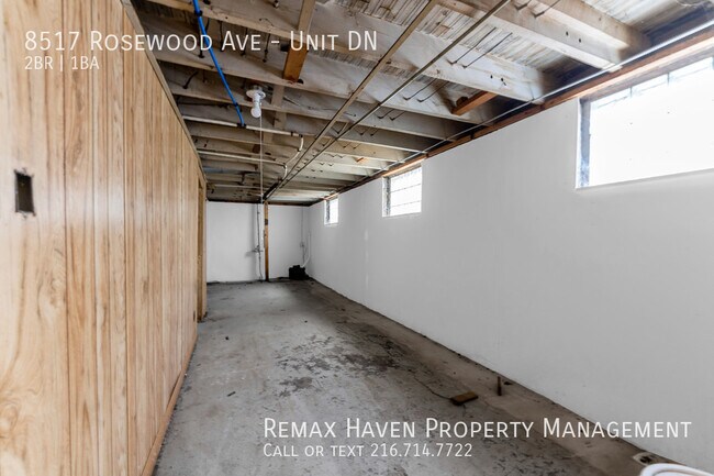 Building Photo - 8517 Rosewood Ave