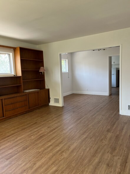 Building Photo - 1641 Maltman Ave