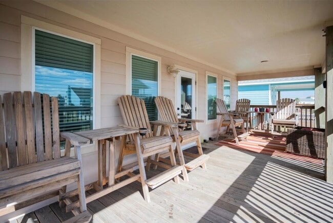 Building Photo - 12919 Coronado Dr