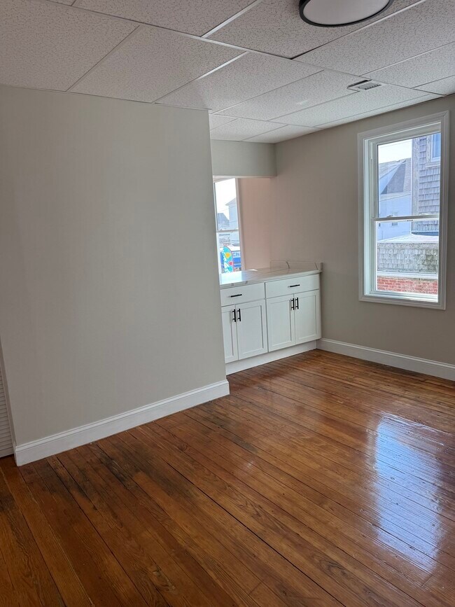 Building Photo - 1653 Acushnet Ave