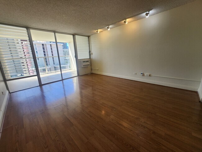 Building Photo - 445 Seaside Ave