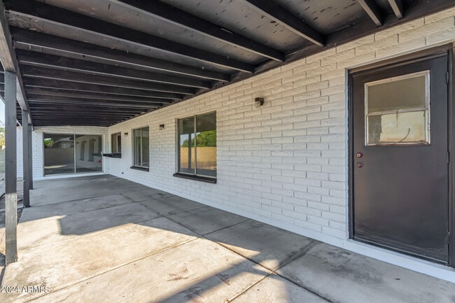 Building Photo - 4652 W Puget Ave
