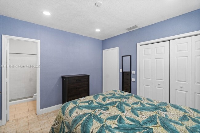 Building Photo - 570 W 46th Pl