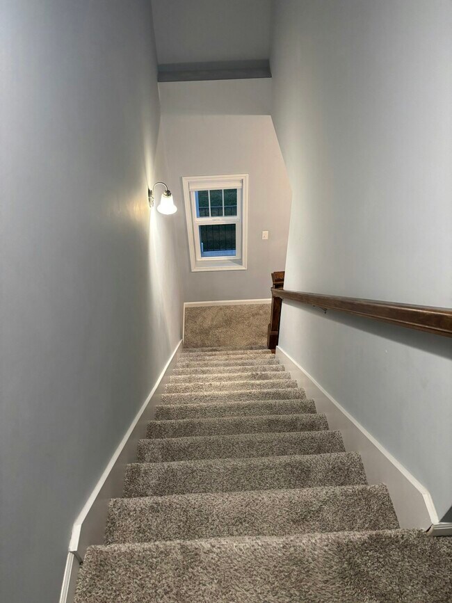 Building Photo - 2142 Hidden Ridge Dr