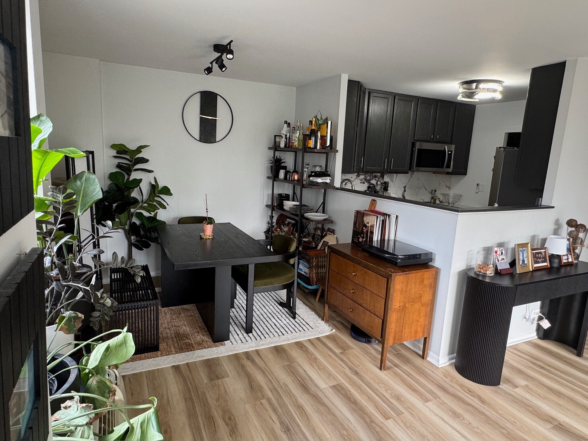 Building Photo - 1460 N Sandburg Ter