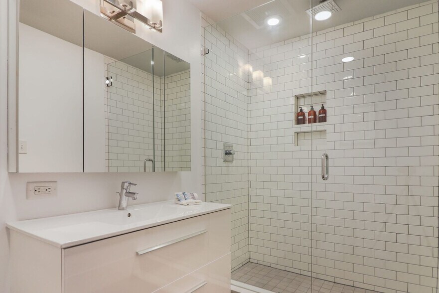 Building Photo - 822 Howard Ave