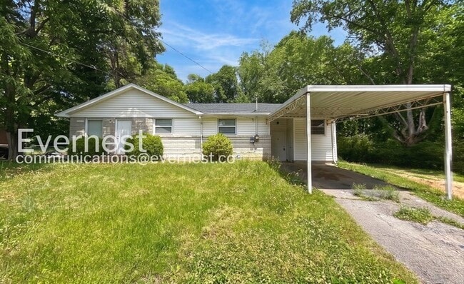 Building Photo - 3250 Cloverwood Dr