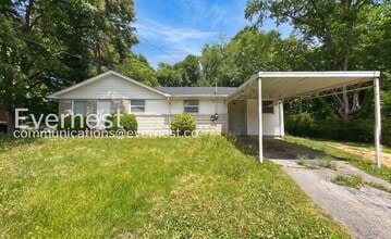 Building Photo - 3250 Cloverwood Dr