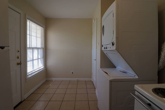 Building Photo - 1512 White Ave