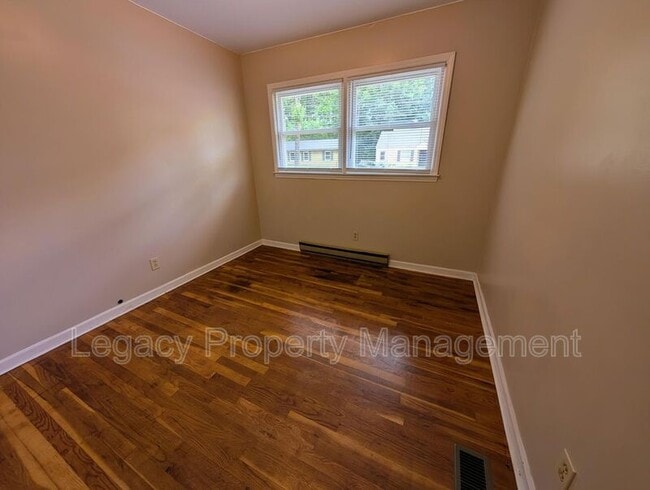 Building Photo - 2202 Maywood St