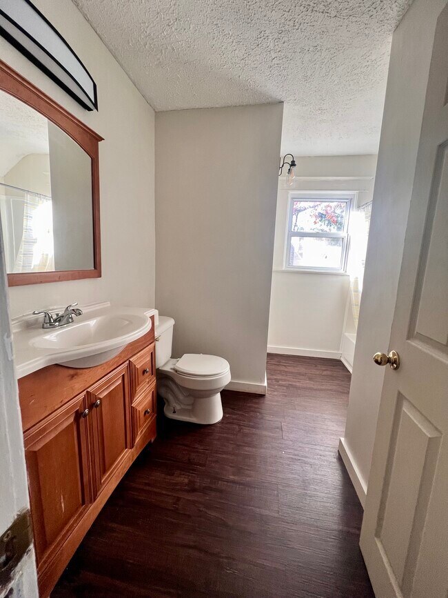bathroom - 1673 Bancroft Ave