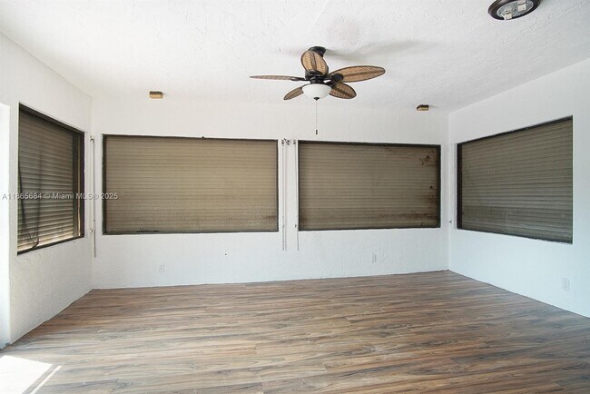 Building Photo - 525 SE Brookside Terrace