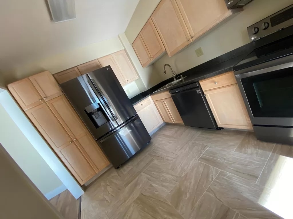 Building Photo - 122 E 55th St