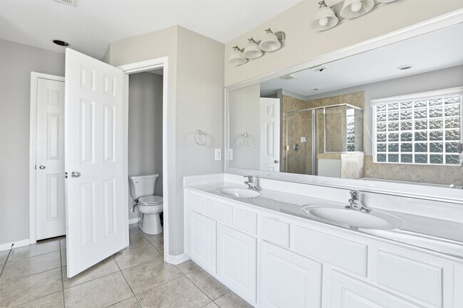 Building Photo - 6802 Claire Brook Dr