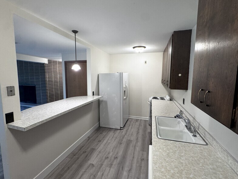 Building Photo - 3168 Dubuque St NE