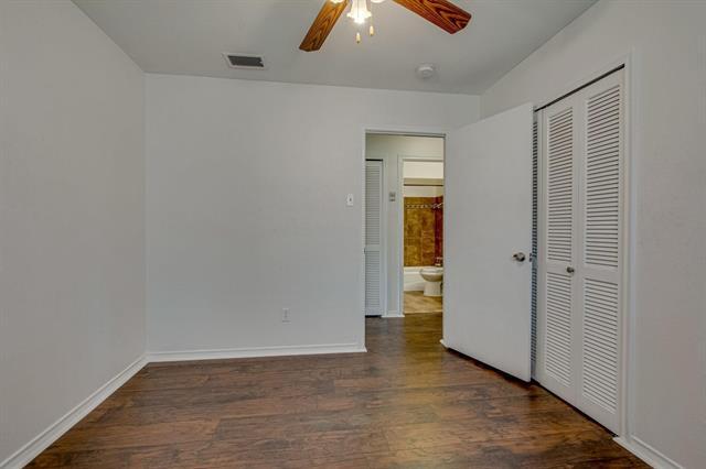 Building Photo - 3719 Crestpark Dr