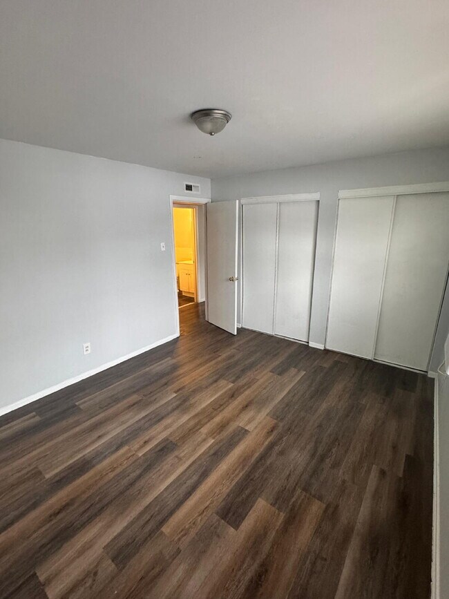 Building Photo - 2919 Chippewa St