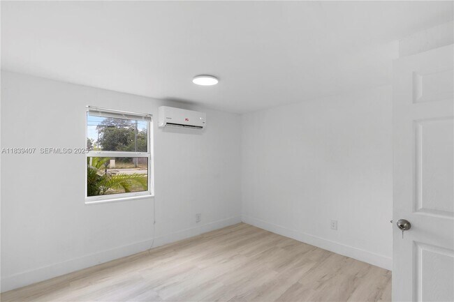 Building Photo - 607 SW 3rd St