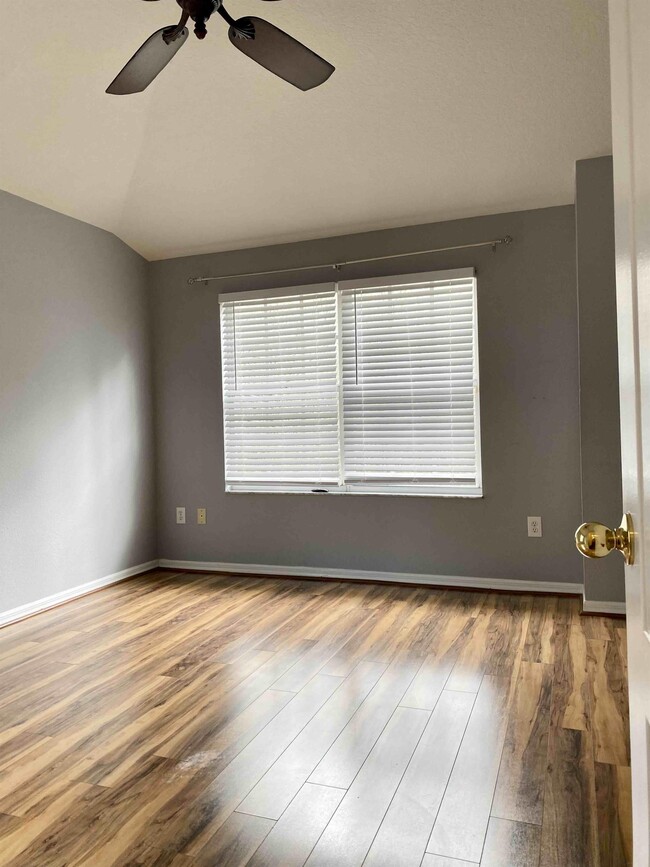 Building Photo - 10503 Chilmark Way