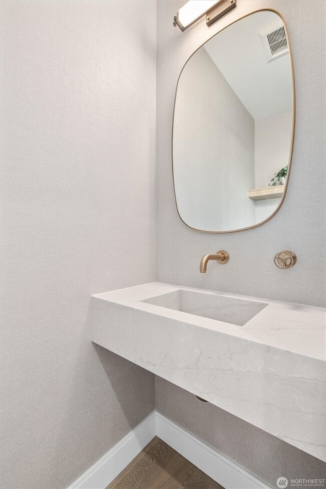 Building Photo - Brand new 2 bedroom with luxury finishes i...