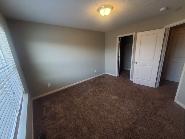 Building Photo - 5 BR 3 BA Single Family Home in North Hugo Minneapolis