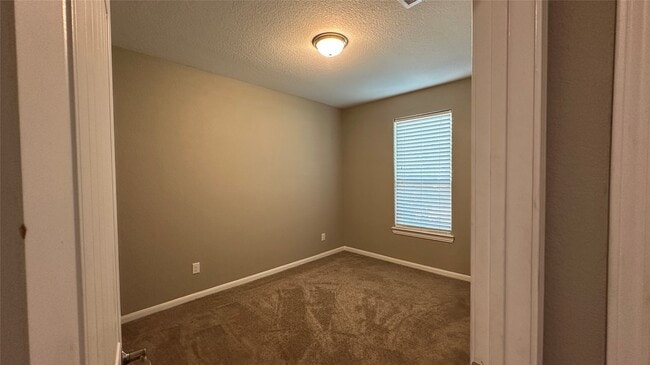 Building Photo - 25221 Armagh Rd