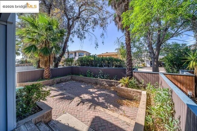 Building Photo - 905 Lido Cir