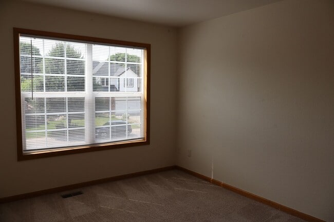 Building Photo - Live Large in Fort Collins – 5BR Home + $2...