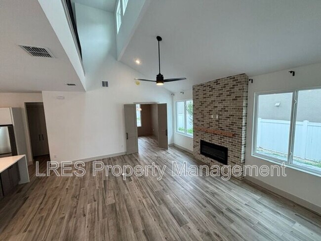 Building Photo - 722 Ellwood Ave