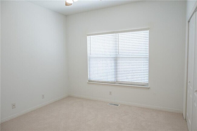 Building Photo - 8 Morganshire Dr