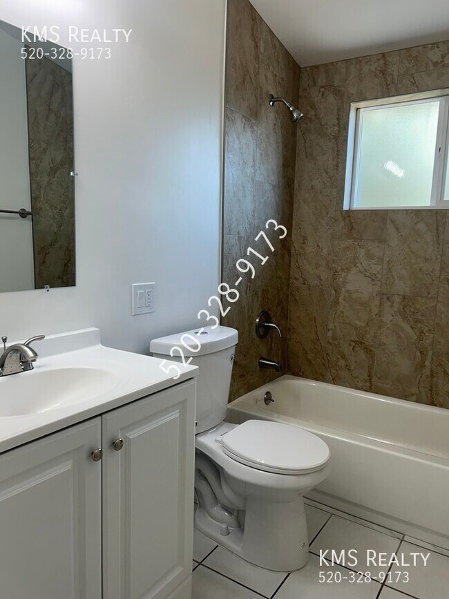 Building Photo - 5126 E Bellevue St