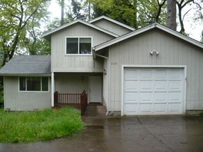Building Photo - Four Bedroom w/ fenced yard, large garage