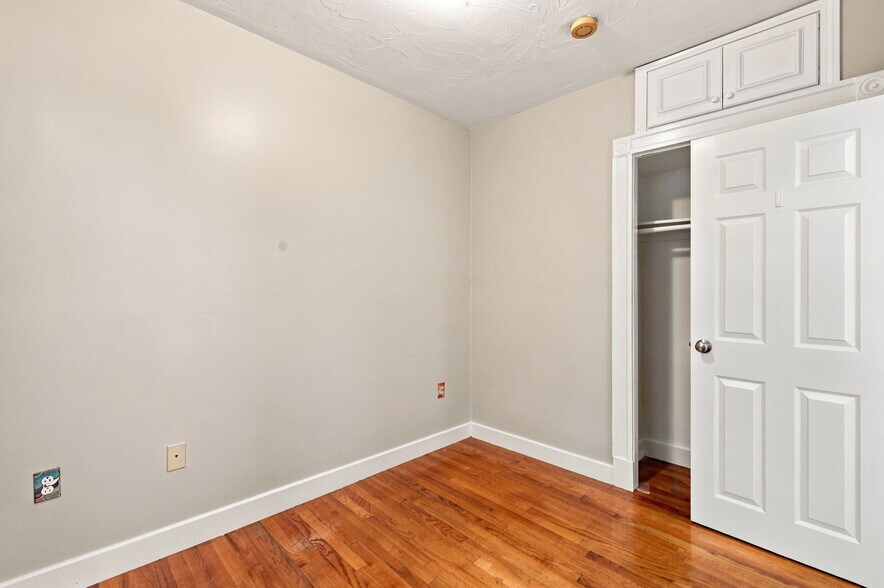 Building Photo - 147 Murdock St