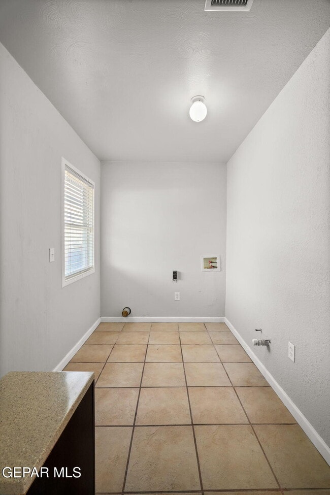 Building Photo - 317 Olivia Cir