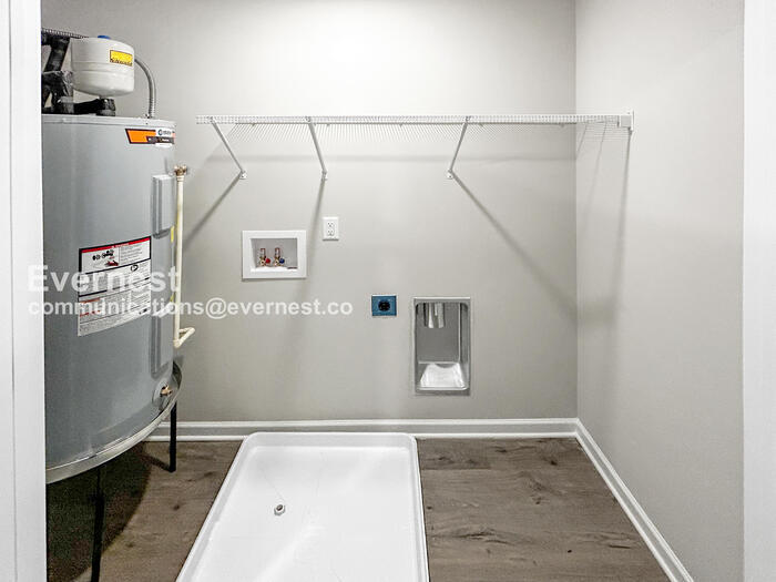 Building Photo - 235 Tara Ct