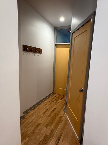 Building Photo - 2851 Boudinot St